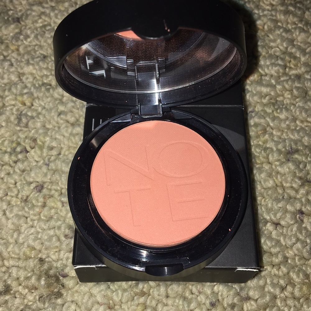 Compact blush